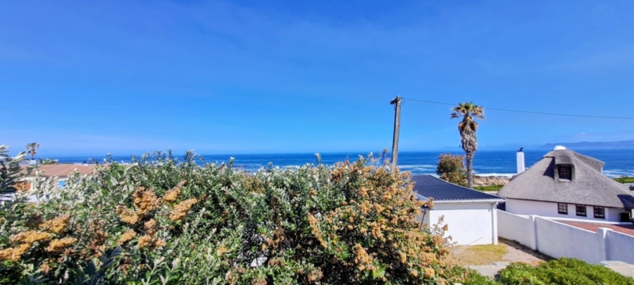 4 Bedroom Property for Sale in Perlemoenbaai Western Cape